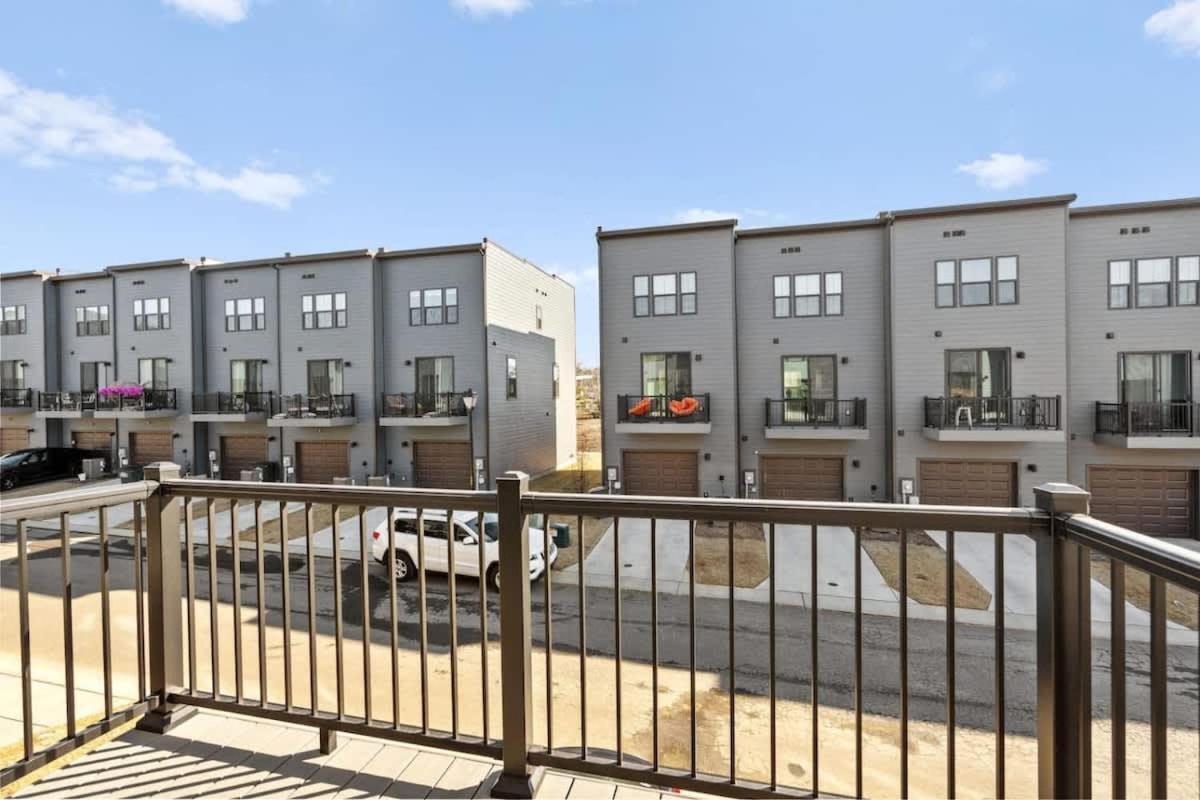 Luxurious King 3br Townhouse Mins To Uptown Clt! *