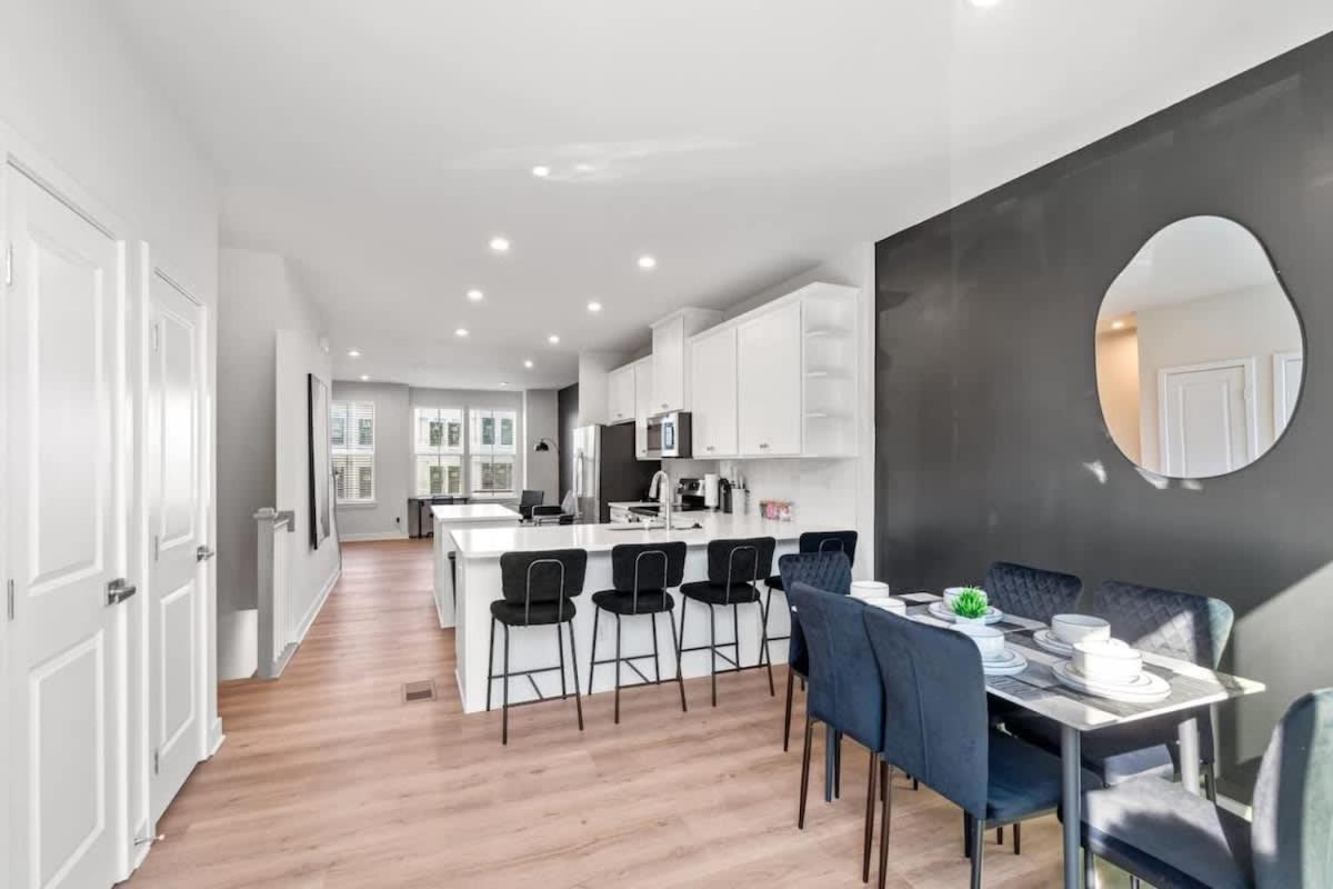 Luxurious King 3br Townhouse Mins To Uptown Clt!