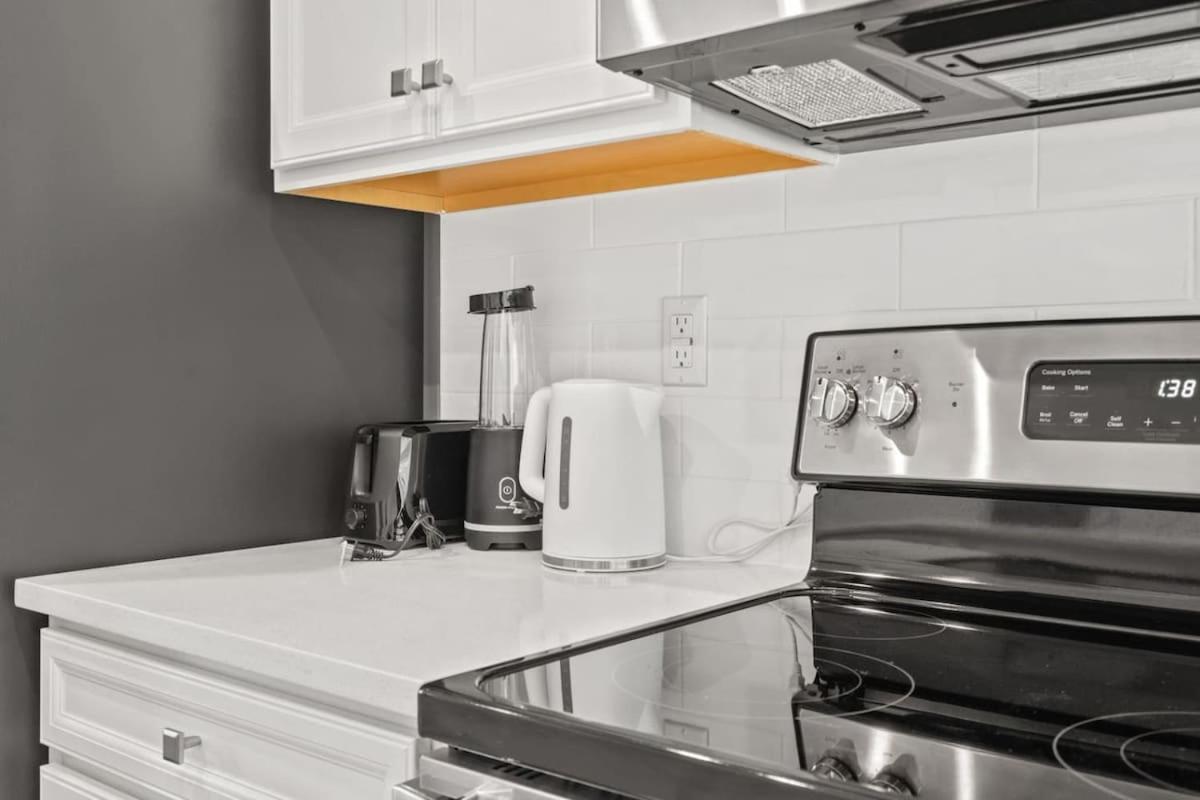Holiday home Luxurious King 3br Townhouse Mins To Uptown Clt!