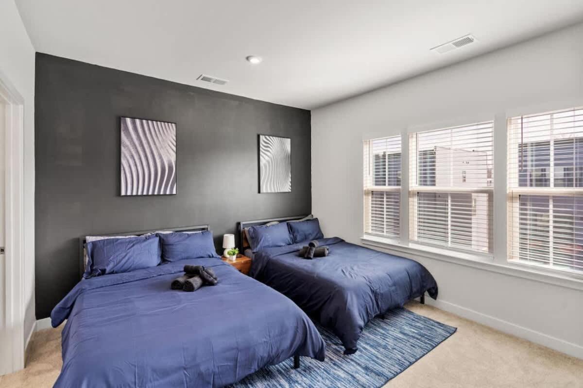 Luxurious King 3br Townhouse Mins To Uptown Clt!