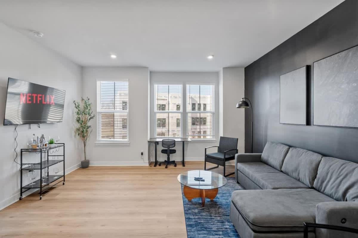Luxurious King 3br Townhouse Mins To Uptown Clt! Holiday home
