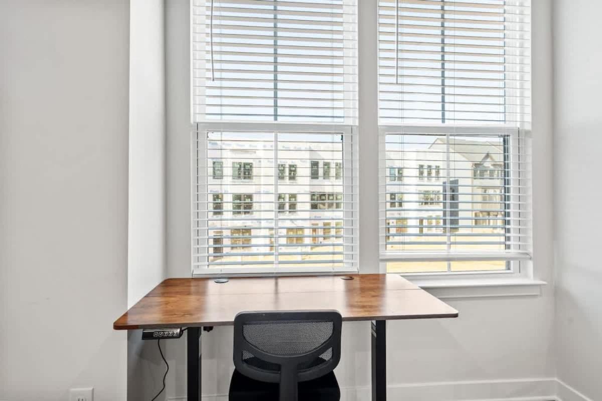 Holiday home Luxurious King 3br Townhouse Mins To Uptown Clt! Charlotte