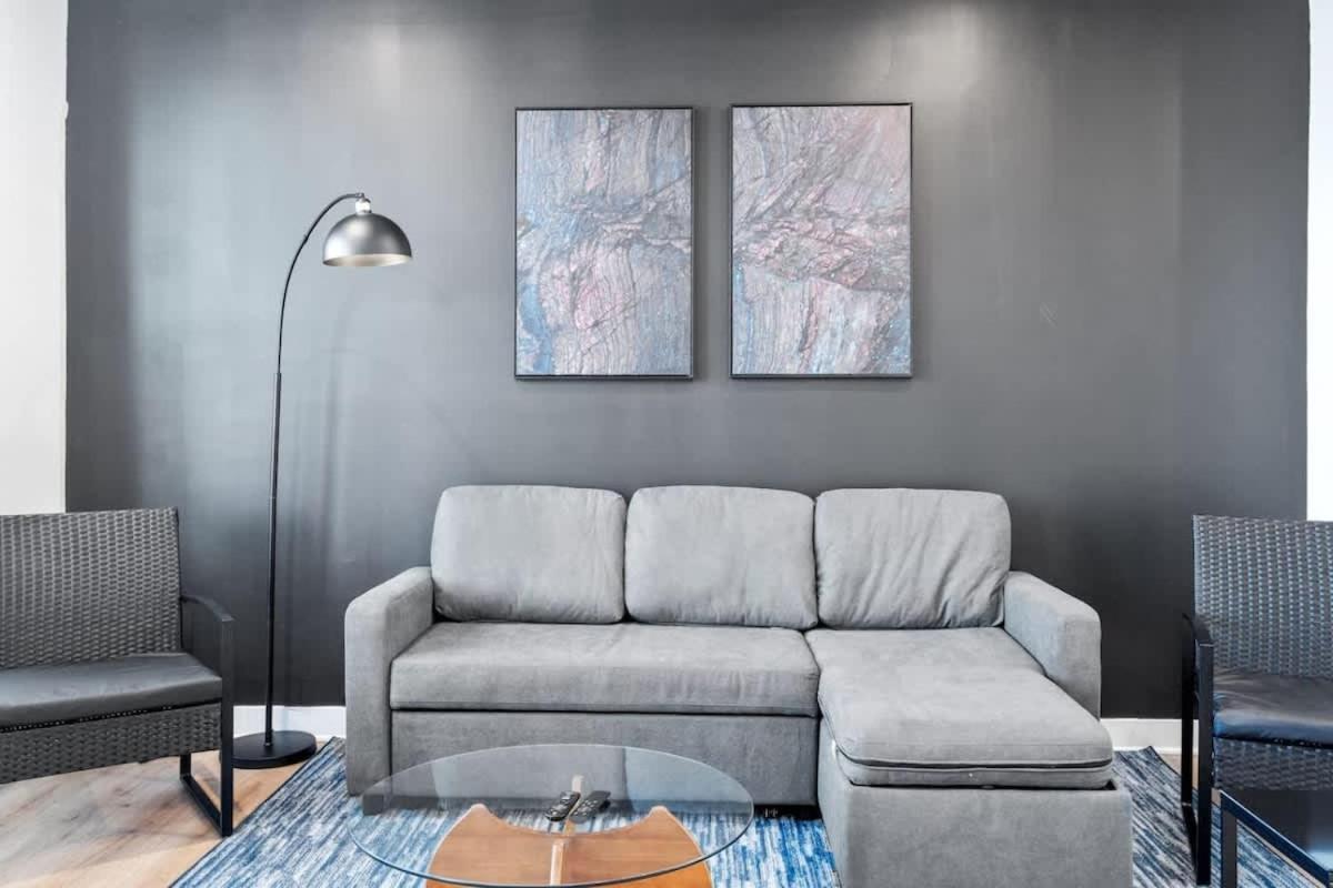 Luxurious King 3br Townhouse Mins To Uptown Clt! Holiday home Charlotte
